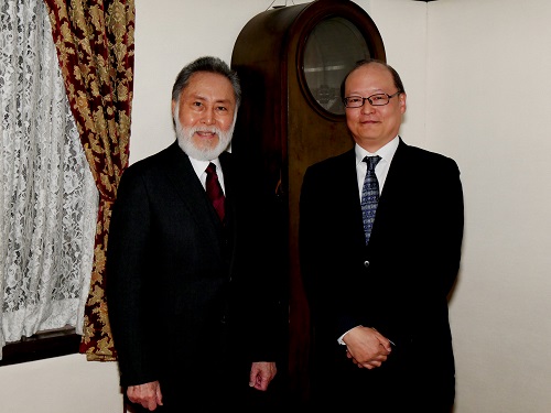 大隈講堂貴賓室にて北大路氏と児玉館長