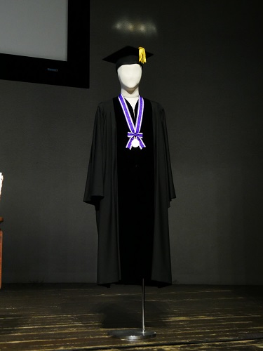 早稲田大学文化功労者に贈られる学帽・マント・メダル